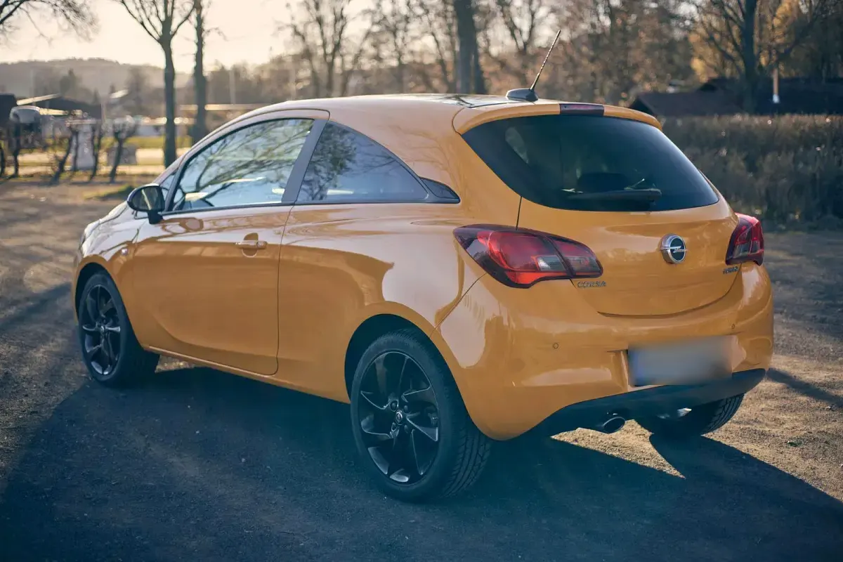 Gebraucht Opel Corsa Color Edition 101 PS (74 kW) 2018 Gelb Kleinwagen