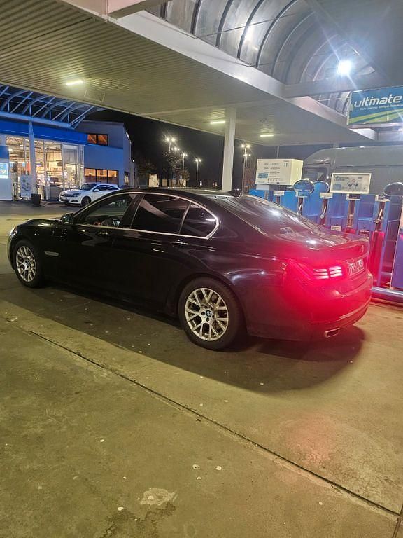 Schwarz Gebraucht 2015 BMW 740 Exclusive Limousine | 16.850 € (Teuer) - Bild 1/4