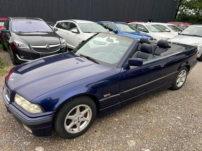 Gebraucht BMW 320 Cabriolet 150 PS (110 kW) 1996 Blau Cabrio