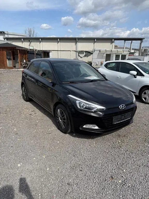 Gebraucht Hyundai i20 YES! 101 PS (74 kW) 2017 Schwarz Limousine