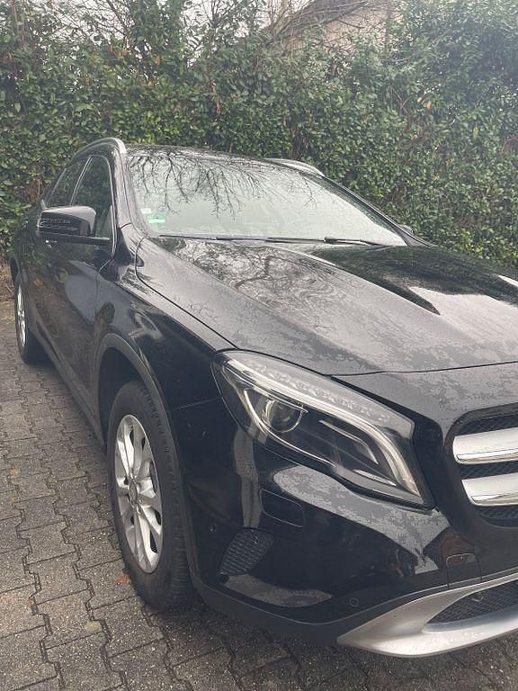 Gebraucht Mercedes GLA180 122 PS (89 kW) 2016 Schwarz SUV