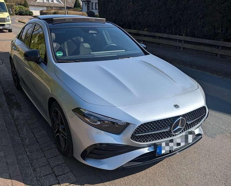 Gebraucht Mercedes A200 Advanced 163 PS (119 kW) 2024 Silber Limousine