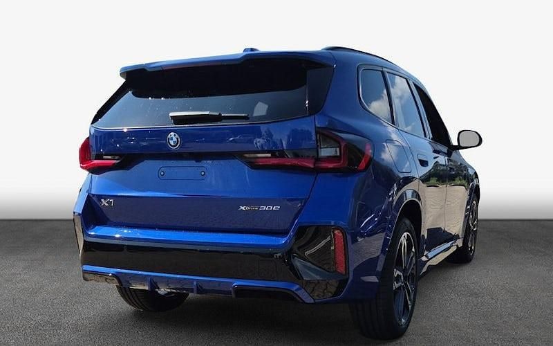 Neu BMW X1 326 PS (239 kW) 2025 Blau SUV