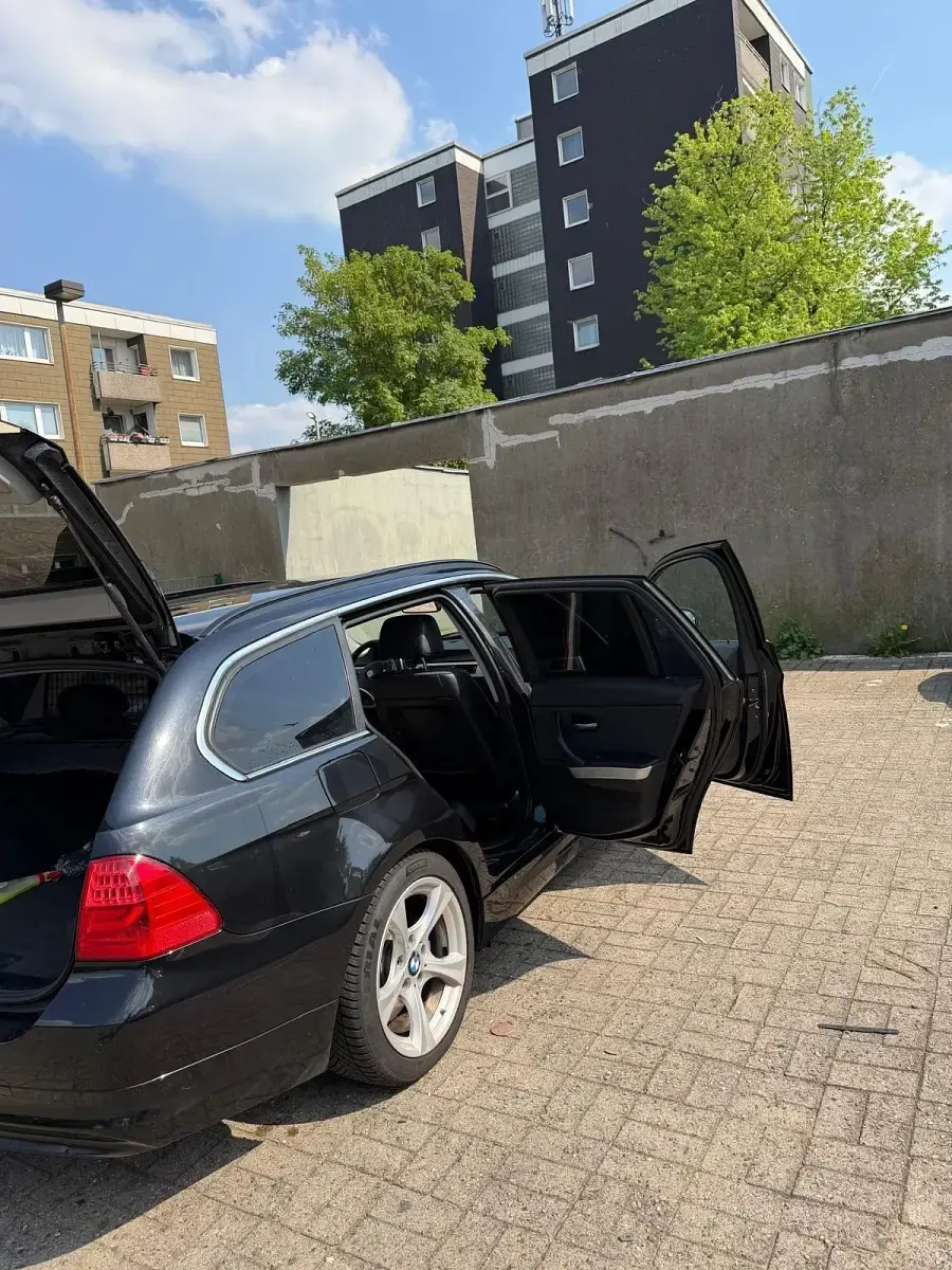 Gebraucht BMW 325 204 PS (150 kW) 2010 Schwarz Kombi