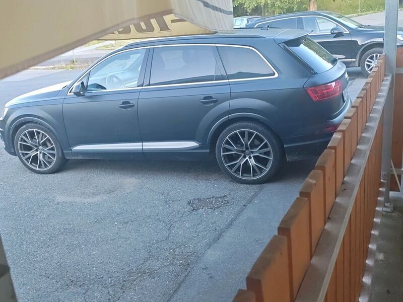 Grau Gebraucht 2018 Audi Q7 Ambiente SUV | 29.500 € (Fairer Preis) - Bild 1/1