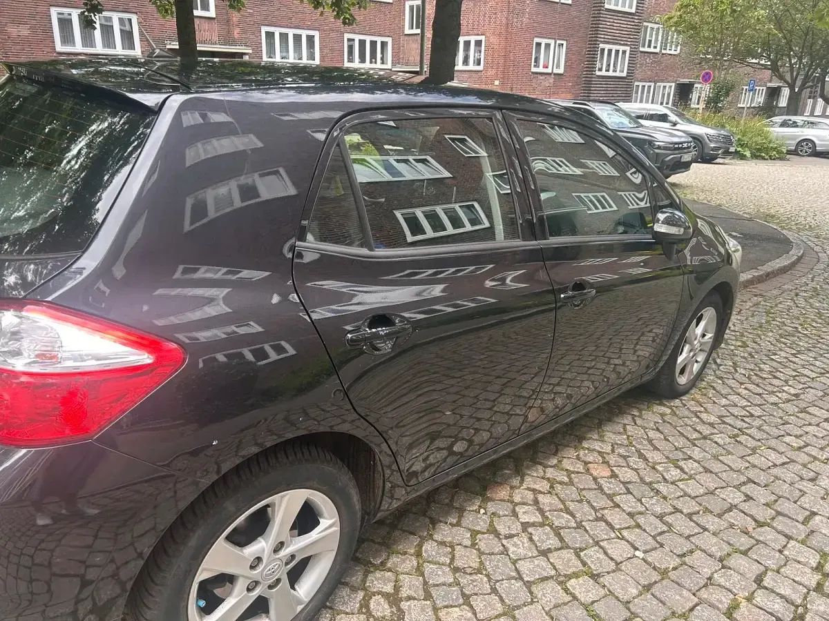 Gebraucht Toyota Auris 132 PS (97 kW) 2012 Schwarz Limousine