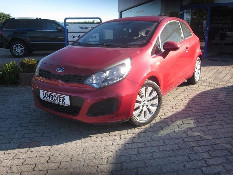 (beg) signal red (metallic) Gebraucht 2012 Kia Rio Edition 7 Kleinwagen | 5.990 € (Teuer) - Bild 1/4