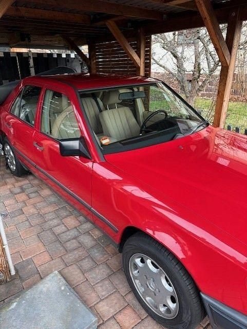 Gebraucht Mercedes 230 132 PS (97 kW) 1987 Rot Limousine