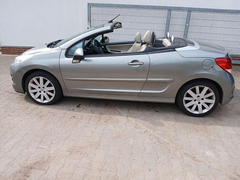 Gebraucht Peugeot 307 120 PS (88 kW) 2010 Beige Cabrio