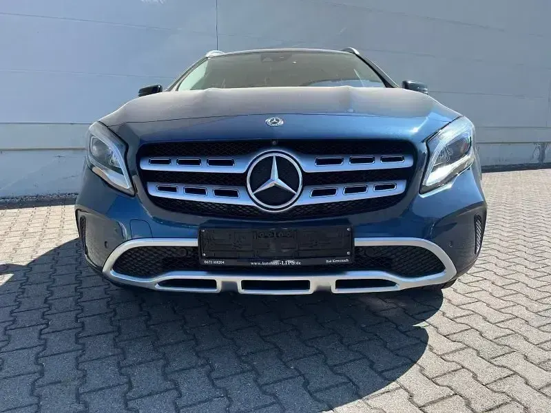 Gebraucht Mercedes GLA180 Urban 122 PS (89 kW) 2019 Denimblau  metalliclack SUV