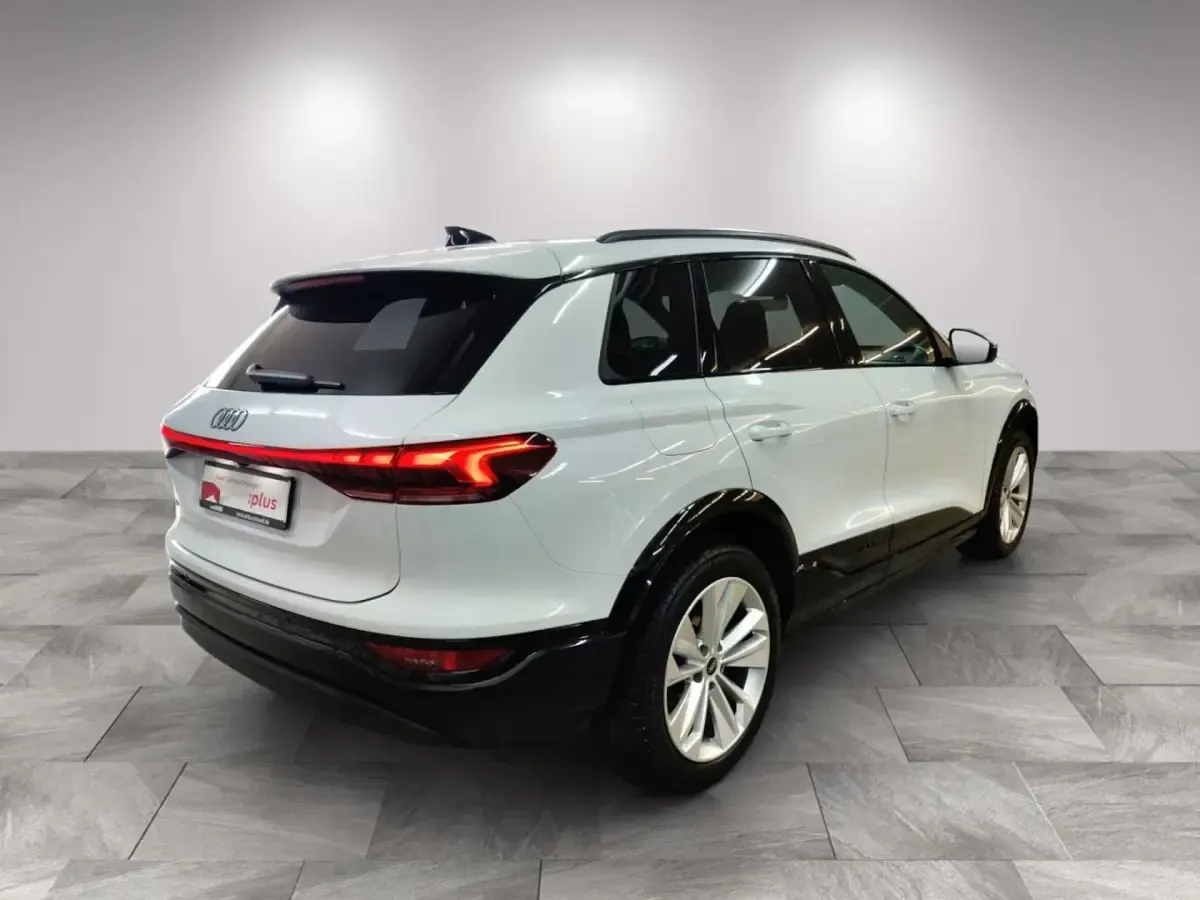 Gebraucht Audi Q6 e-tron Sport 185 kW (252 PS) 2025 Gletscherweiß metallic SUV