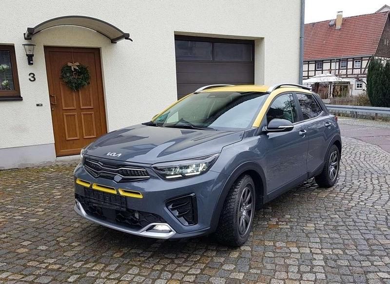 Grau Gebraucht 2022 Kia Stonic GT-Line SUV | 19.490 € (Guter Preis) - Bild 1/4