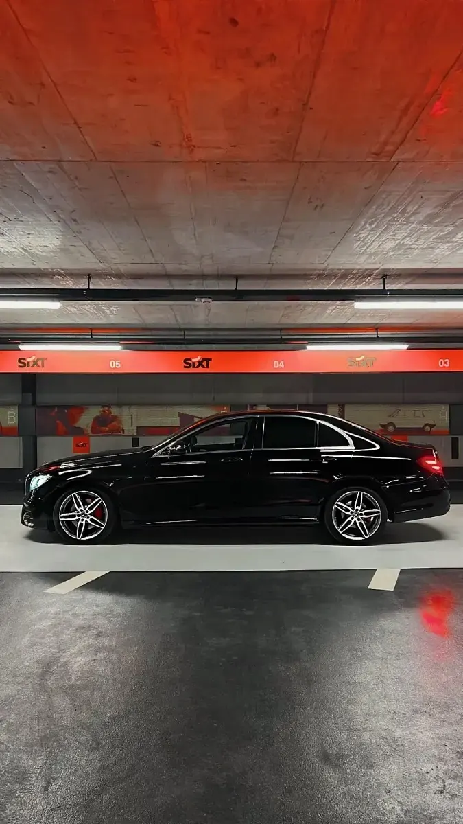Gebraucht Mercedes E220 AMG line 194 PS (142 kW) 2019 Schwarz Limousine