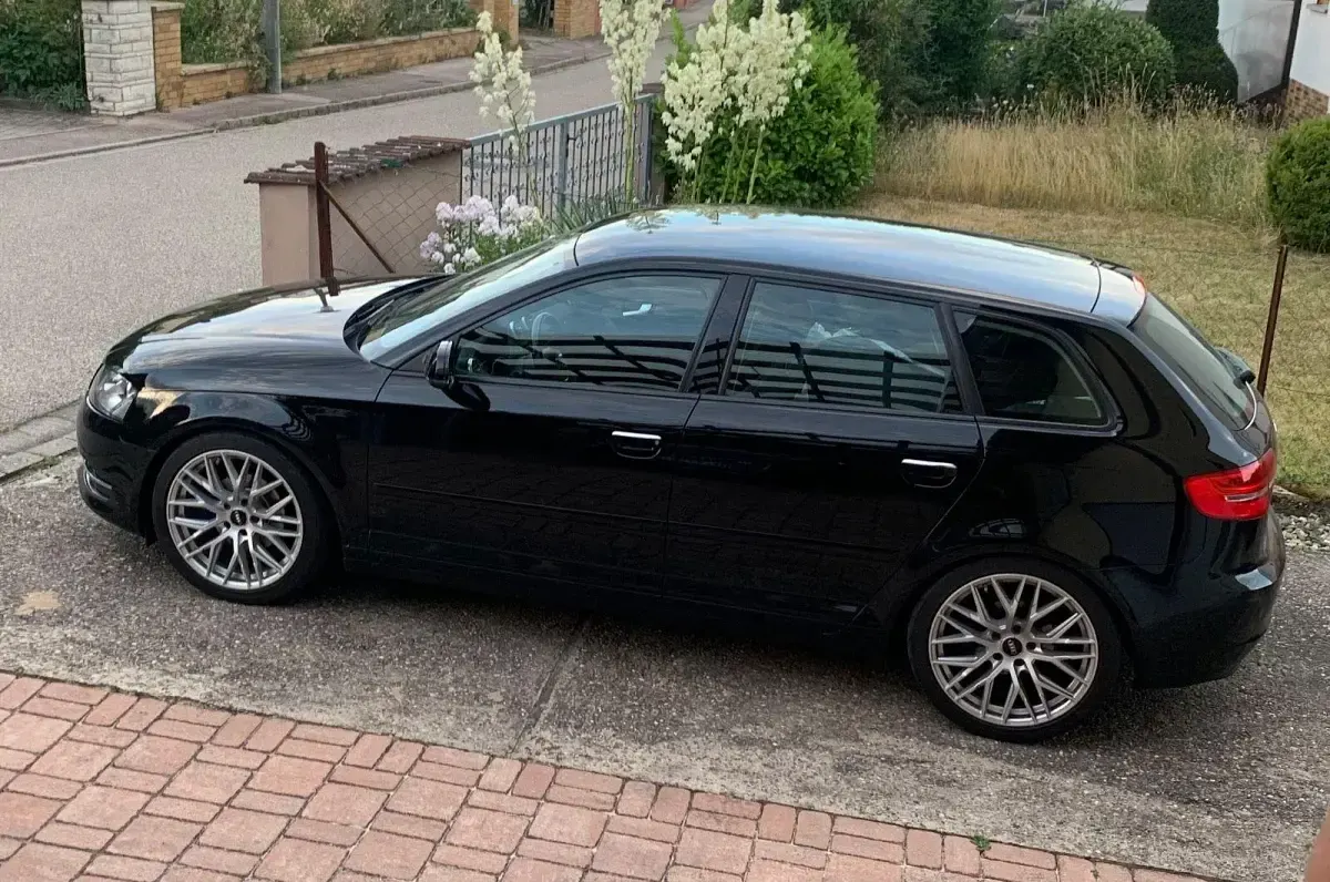 Używany Audi A3 Ambition 102 KM (75 kW) 2010 Czarny Hatchback