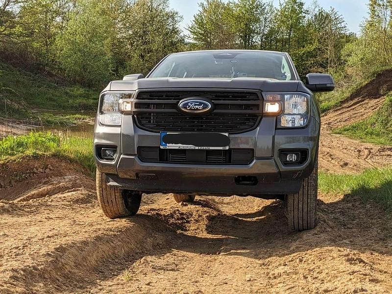 Gebraucht Ford Ranger XLT 170 PS (125 kW) 2023 Grau Pickup