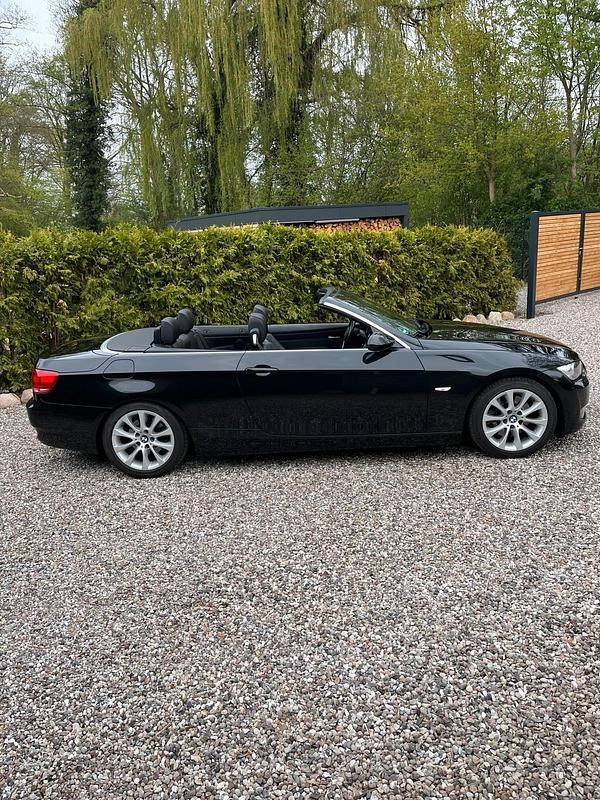 Gebraucht BMW 325 Cabriolet 217 PS (159 kW) 2007 Schwarz Cabrio