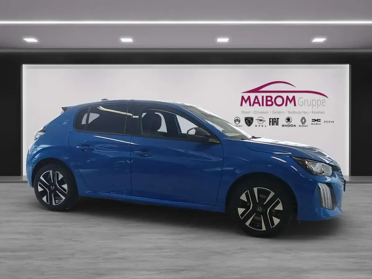 Neu Peugeot e-208 Allure 100 kW (136 PS) 2025 Blau/typ aussenverkleidung met Kleinwagen