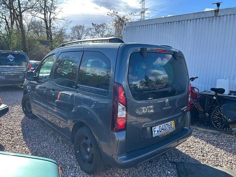 Gebraucht Peugeot Partner Tepee Allure 120 PS (88 kW) 2016 Van / Kleinbus
