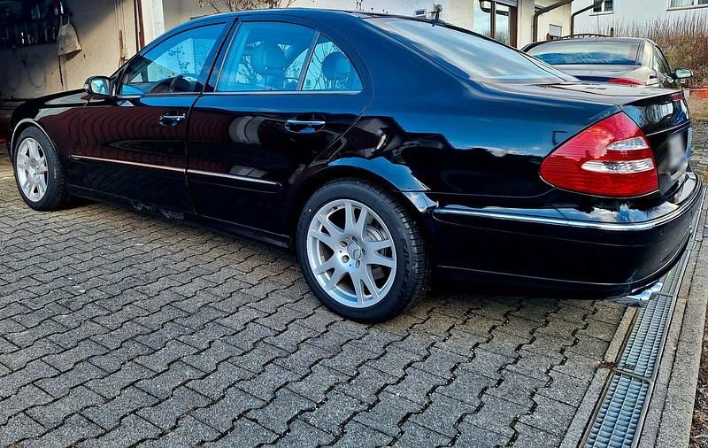 Gebraucht Mercedes E500 Avantgarde 306 PS (225 kW) 2004 Schwarz Limousine