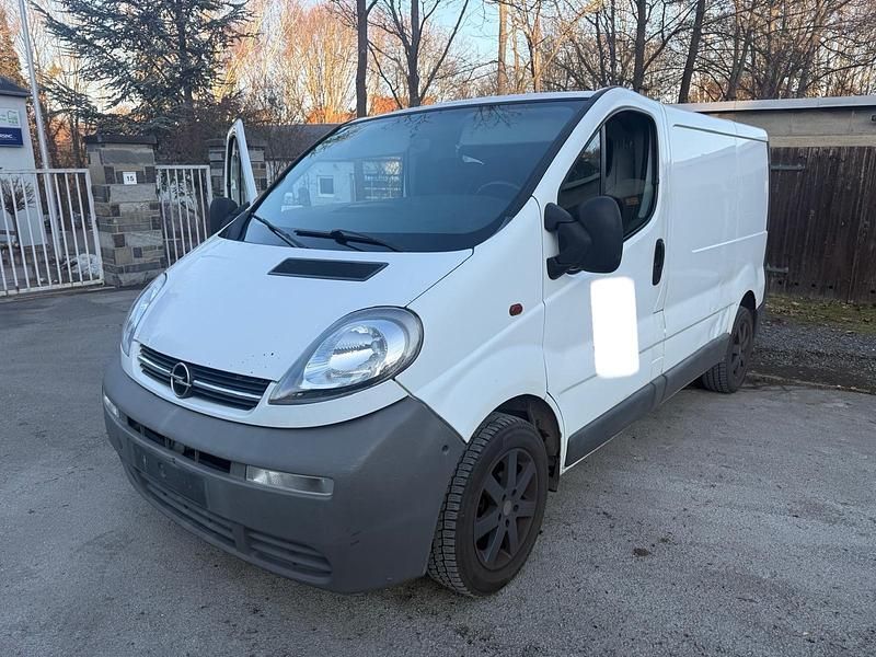 Weiß Gebraucht 2005 Opel Vivaro Van / Kleinbus | 2.999 € (Guter Preis) - Bild 1/4