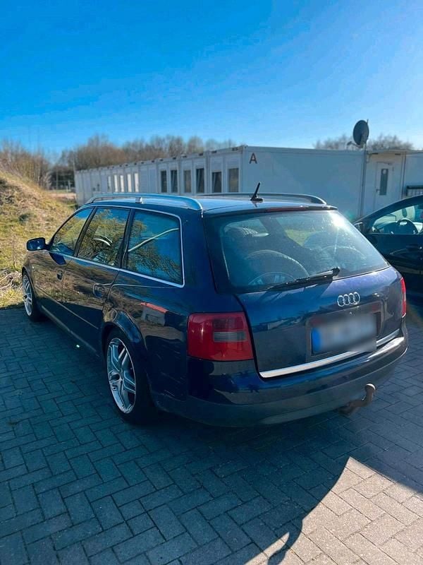 Usado Audi A6 150 HP (110 kW) 1998 Azul Carrinha