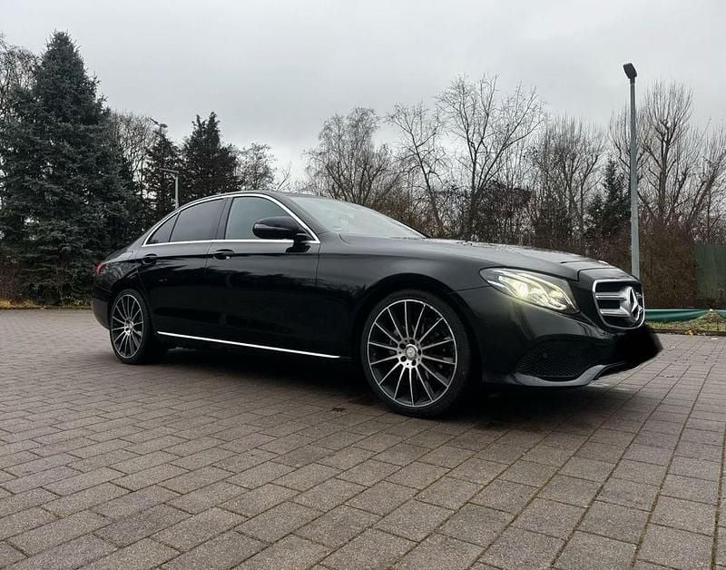 Gebraucht Mercedes E220 194 PS (142 kW) 2016 Schwarz Limousine