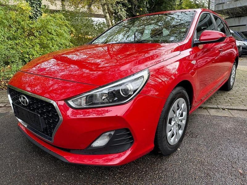 Rot Gebraucht 2019 Hyundai i30 Pure Kombi | 8.700 € (Superpreis) - Bild 1/4
