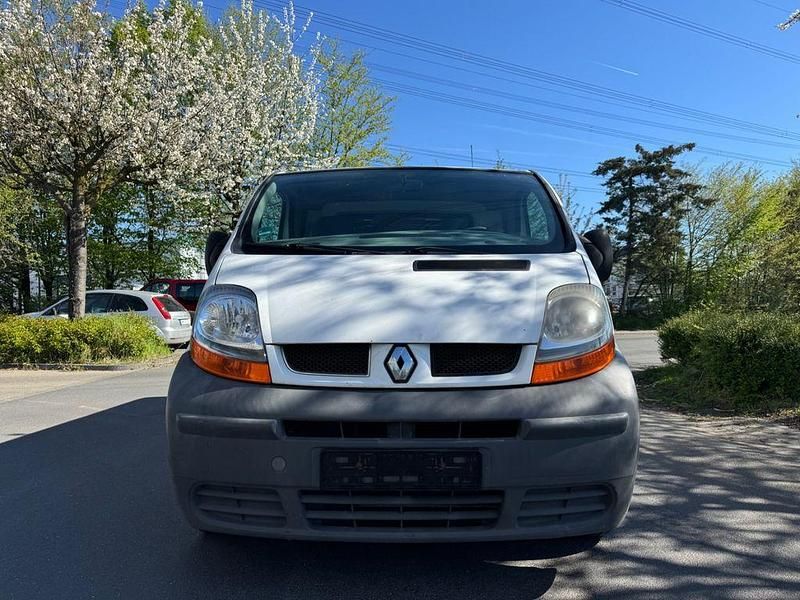 Gebraucht Renault Trafic 101 PS (74 kW) 2006 Weiß Van / Kleinbus