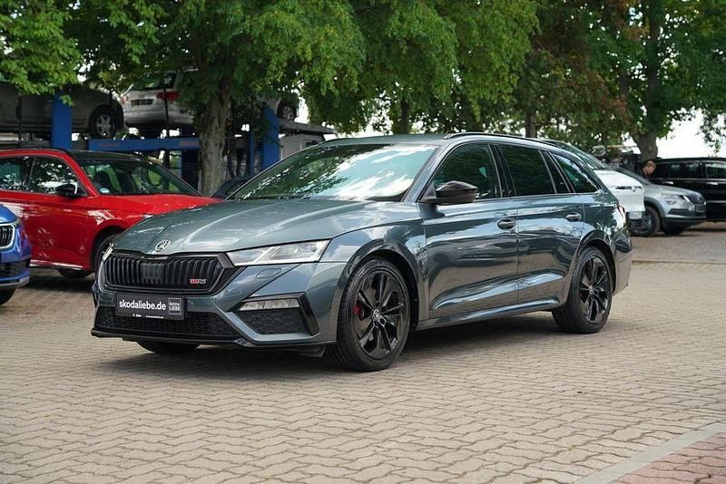 Quarzgrau metallic Gebraucht 2021 Skoda Octavia RS Kombi | 30.889 € (Fairer Preis) - Bild 1/4