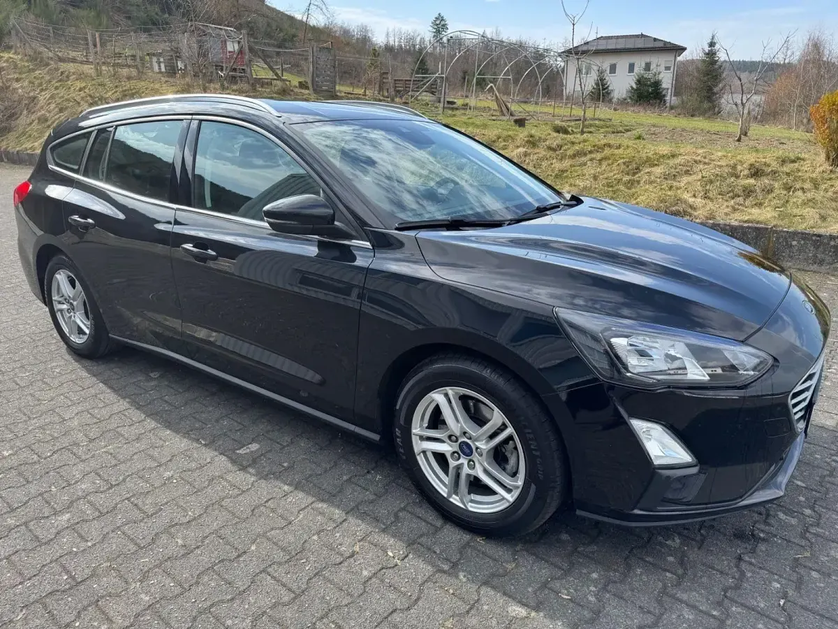 Gebraucht Ford Focus Cool & Connect 120 PS (88 kW) 2021 Schwarz Kombi