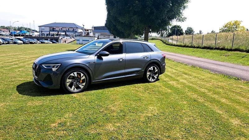 Gebraucht Audi e-tron S-Line 230 kW (313 PS) 2021 Silber SUV