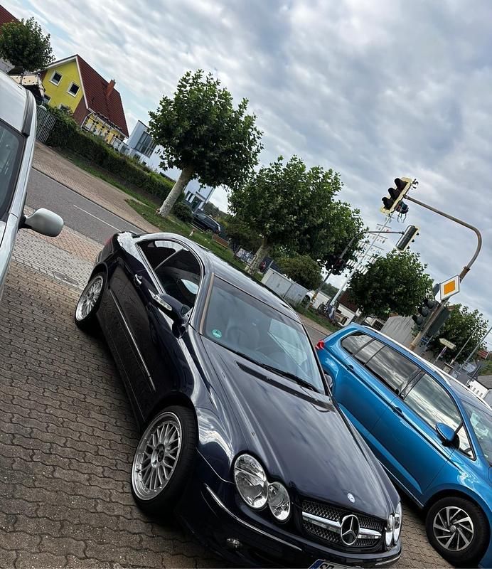 Blau Gebraucht 2003 Mercedes CLK240 Coupé | 4.600 € (Fairer Preis) - Bild 1/4