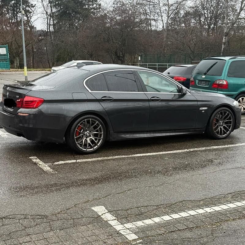 Schwarz Gebraucht 2010 BMW 530 M Sport Limousine | 8.999 € (Fairer Preis) - Bild 1/4