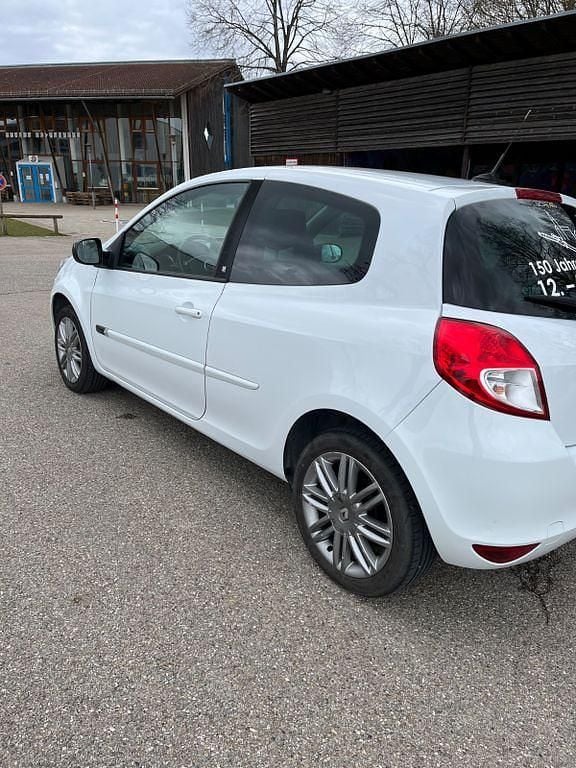 Gebraucht Renault Clio II 75 PS (55 kW) 2011 Weiß Limousine