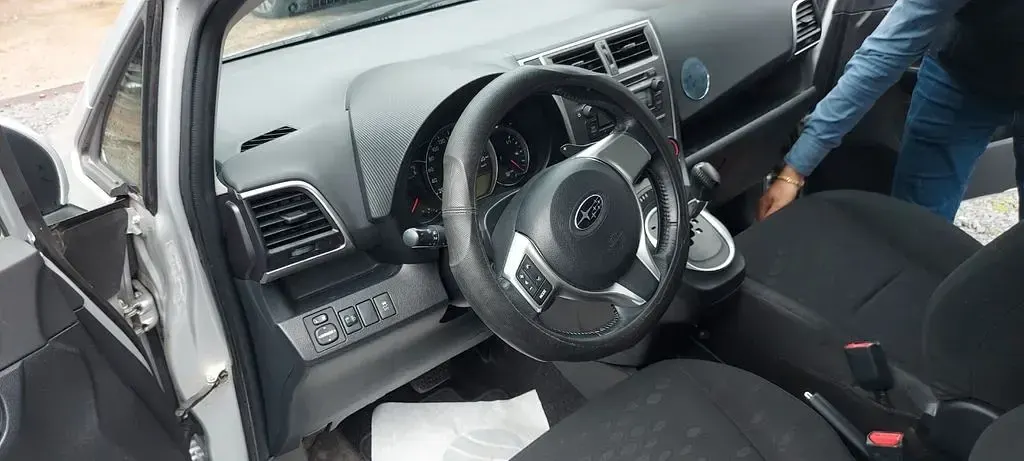 Gebraucht Subaru Trezia Active 90 PS (66 kW) 2012 Grau Kleinwagen