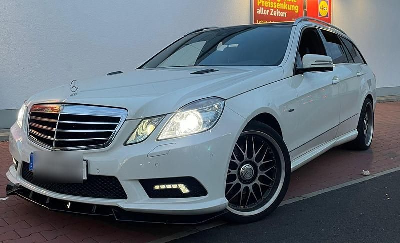 Weiß Gebraucht 2010 Mercedes E200 Kombi | 6.500 € (Guter Preis) - Bild 1/4