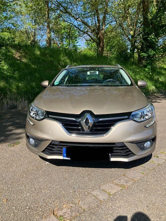 Beige Gebraucht 2018 Renault Mégane IV Limousine | 10.799 € (Superpreis) - Bild 1/4