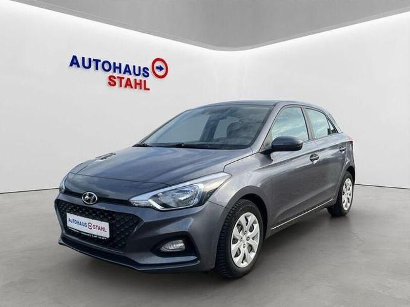 Gebraucht Hyundai i20 Select 75 PS (55 kW) 2020 Star dust metallic Kleinwagen