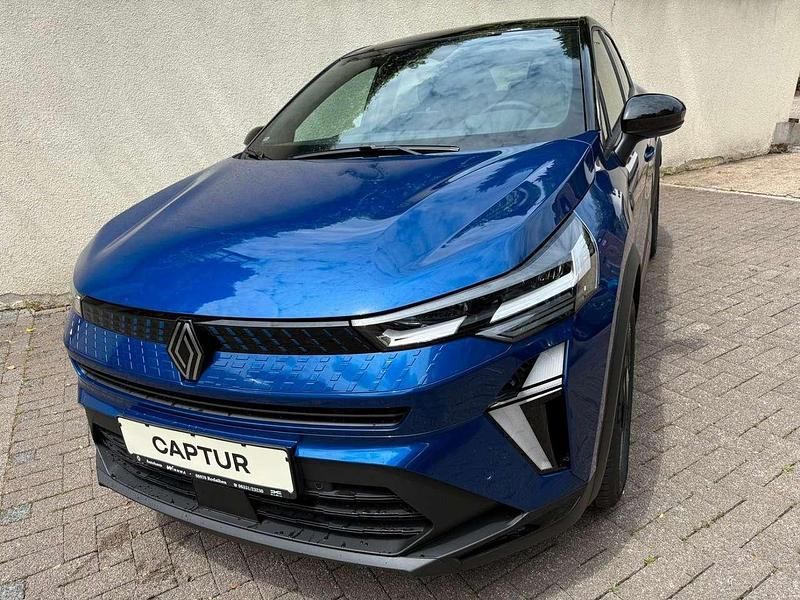 Neu Renault Captur Techno 91 PS (66 kW) 2025 Blau (ironblau & black pearl schwarz) SUV