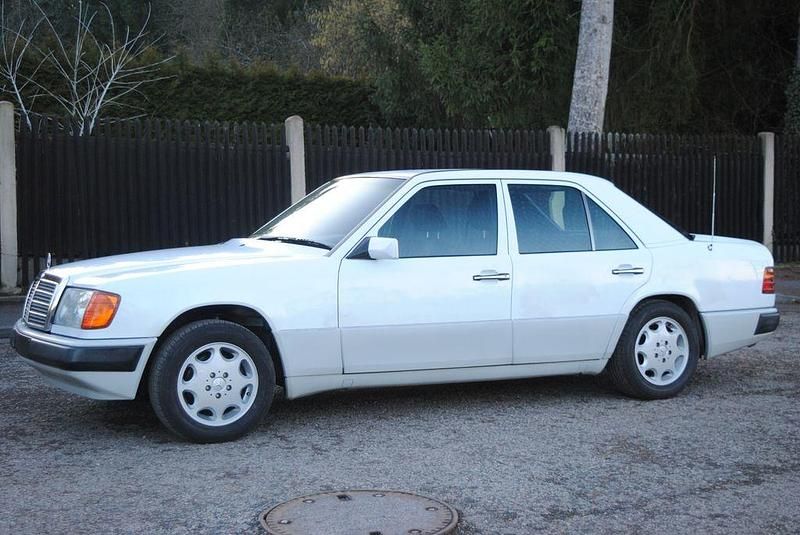 Gebraucht Mercedes 200 118 PS (86 kW) 1992 Weiß Limousine