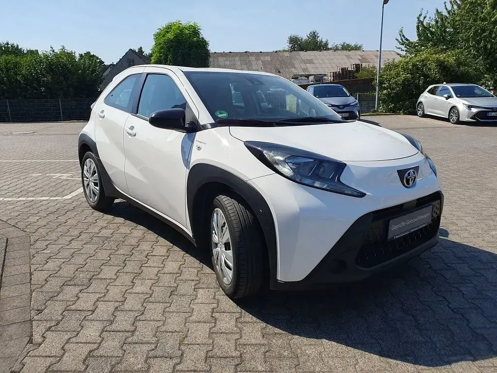Gebraucht Toyota Aygo X X-play 72 PS (52 kW) 2022 Schneeweiß SUV