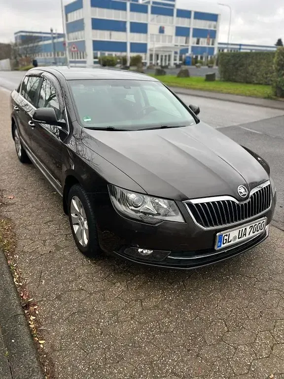Gebraucht Skoda Superb Ambition 160 PS (117 kW) 2013 Braun Limousine
