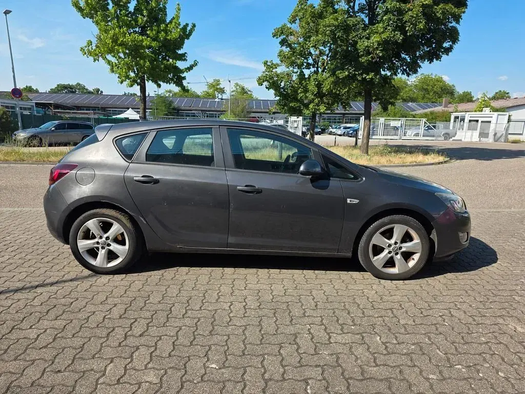 Gebraucht Opel Astra Edition 116 PS (85 kW) 2010 Limousine