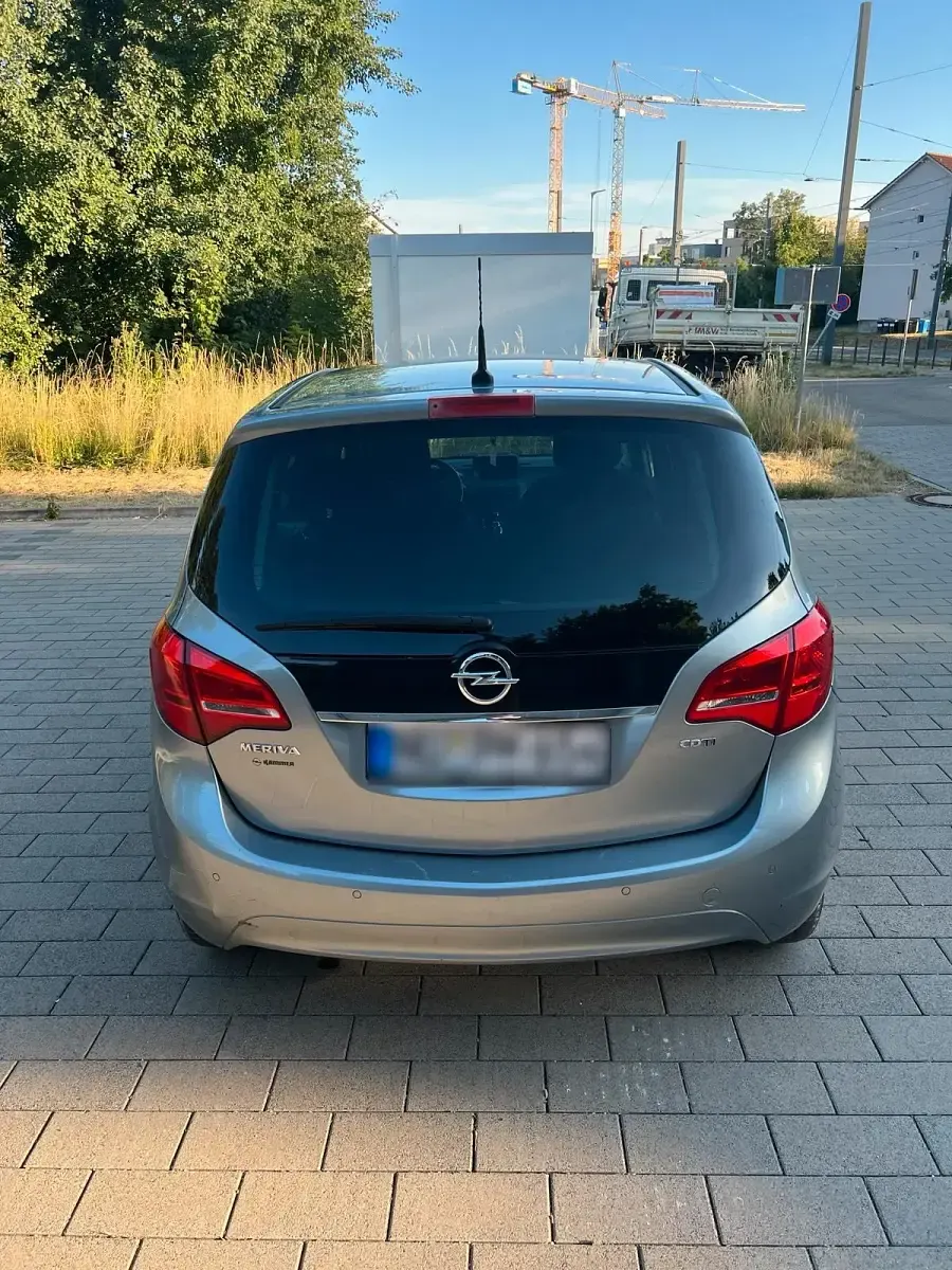 Gebraucht Opel Meriva 101 PS (74 kW) 2012 Silber Van / Kleinbus