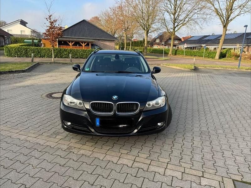 Schwarz Gebraucht 2010 BMW 318 Kombi | 3.600 € (Guter Preis) - Bild 1/4