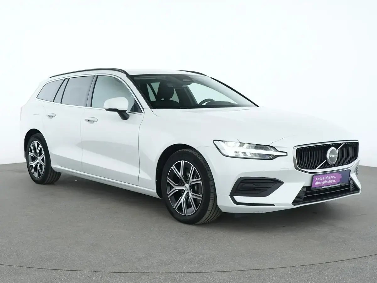 Gebraucht Volvo V60 Core 197 PS (144 kW) 2022 Crystal white Kombi