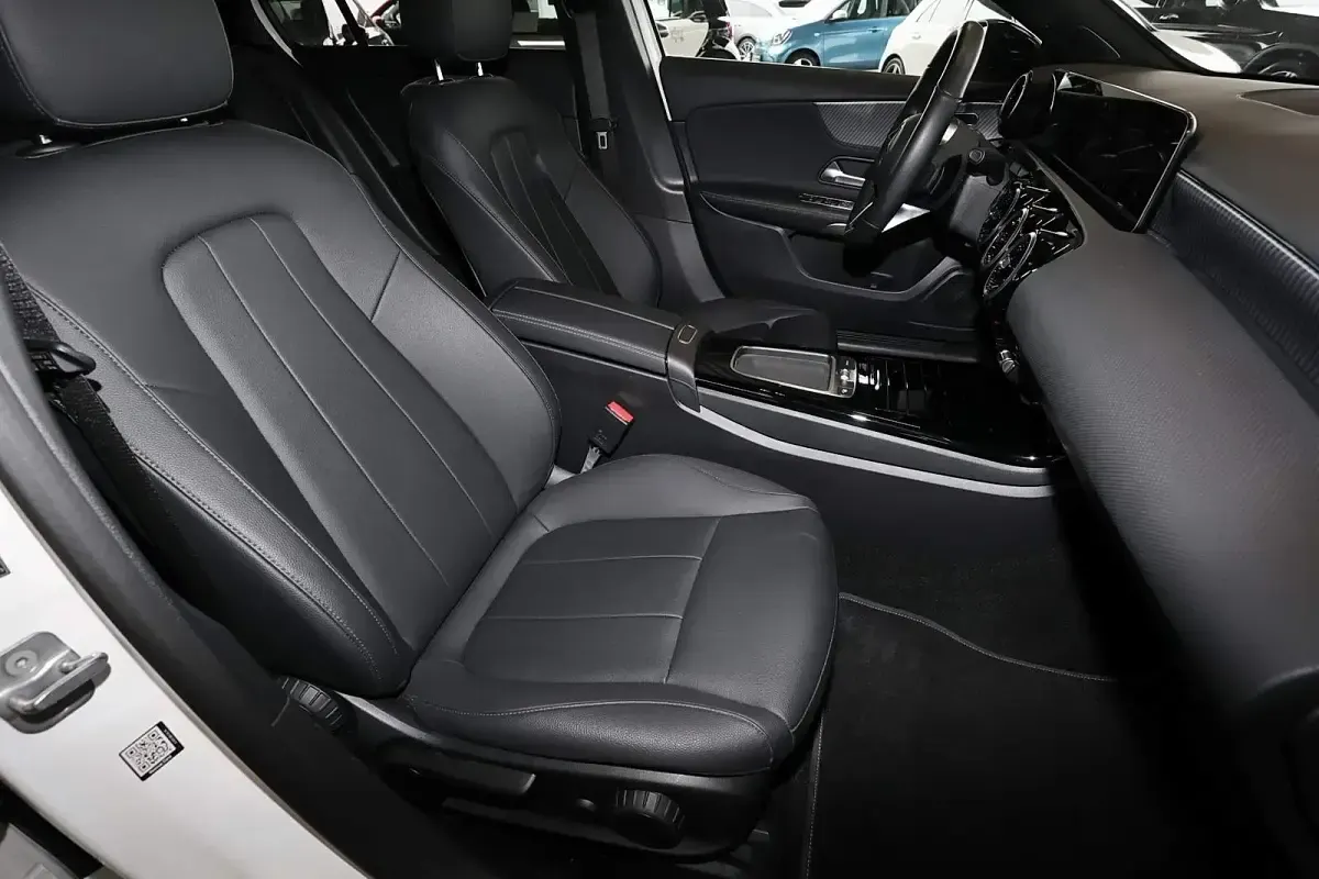 Gebraucht Mercedes A220 Progressive 190 PS (139 kW) 2024 Unilack polarweiß Limousine
