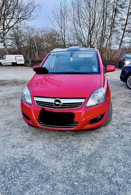 Rot Gebraucht 2009 Opel Zafira Innovation Van / Kleinbus | 3.800 € (Fairer Preis) - Bild 1/4