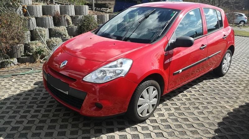 Gebraucht Renault Clio IV 75 PS (55 kW) 2012 Rot Kleinwagen