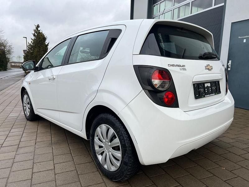 Gebraucht Chevrolet Aveo LT 86 PS (63 kW) 2011 Weiß Kleinwagen